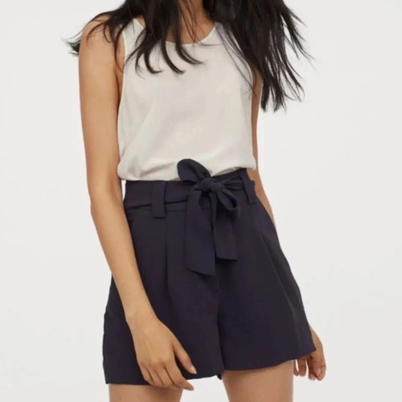 H&M paperbag high waist shorts size 4 black elastic waist with belt - Picture 1 of 6